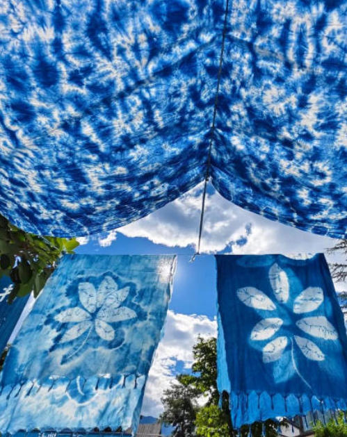 Traditional Bai tie-dye workshop in Zhoucheng Village