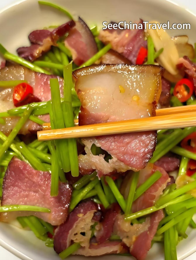 Stir-fried Artemisia with cured pork
