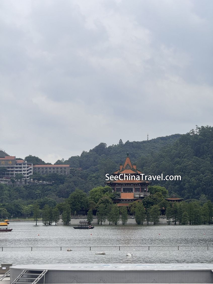 Lake scenery inside Shunfeng Mountain Park